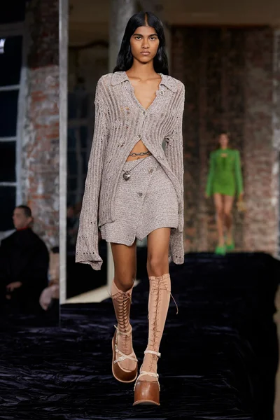 Look 19